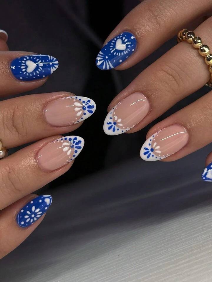 24Pcs Short Oval White French Nail &amp; Heart Pattern Tip Short Press On Nails