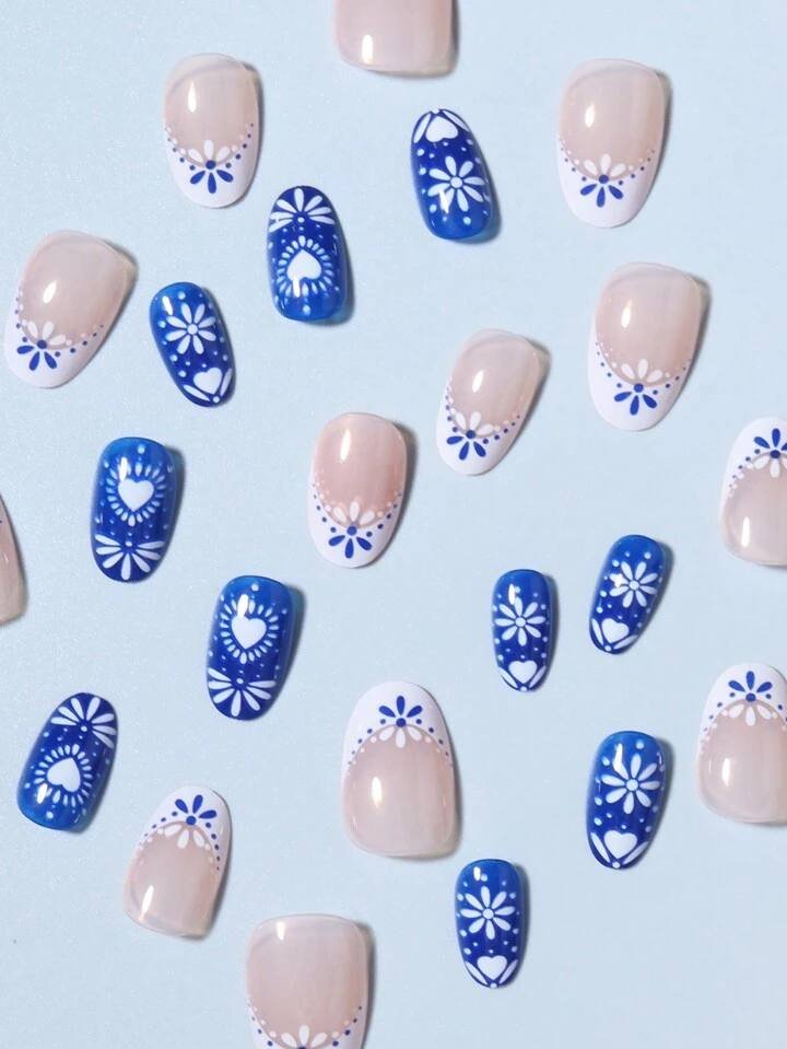 24Pcs Short Oval White French Nail &amp; Heart Pattern Tip Short Press On Nails
