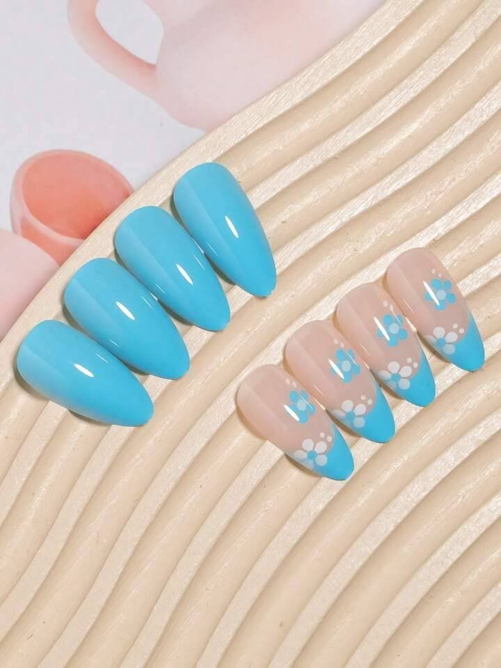 Get Glamorous With 24pcs White And Blue Flower Design Press On Nails