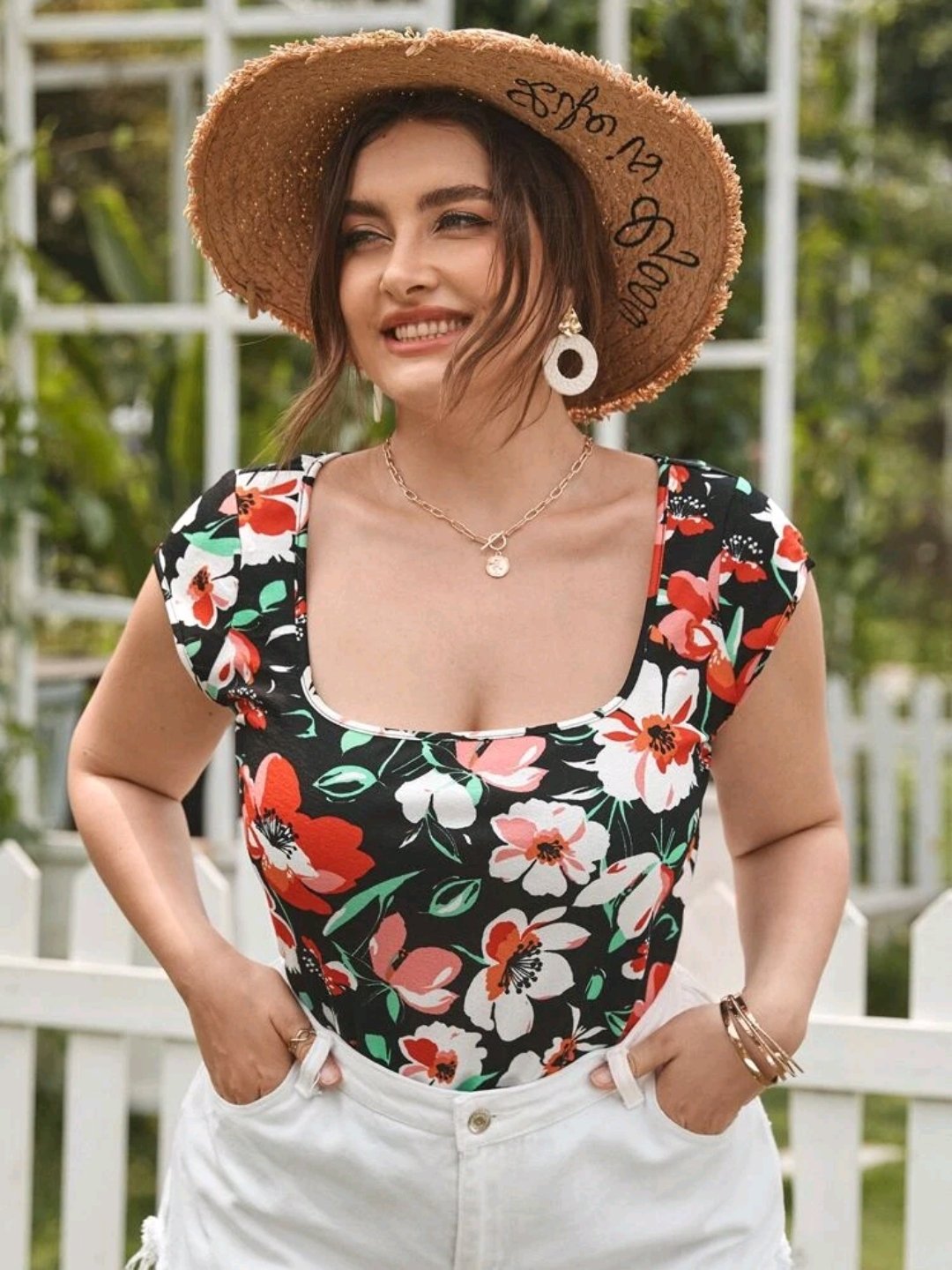 SHEIN Plus 1PC Scoop Neck Floral Print Tee