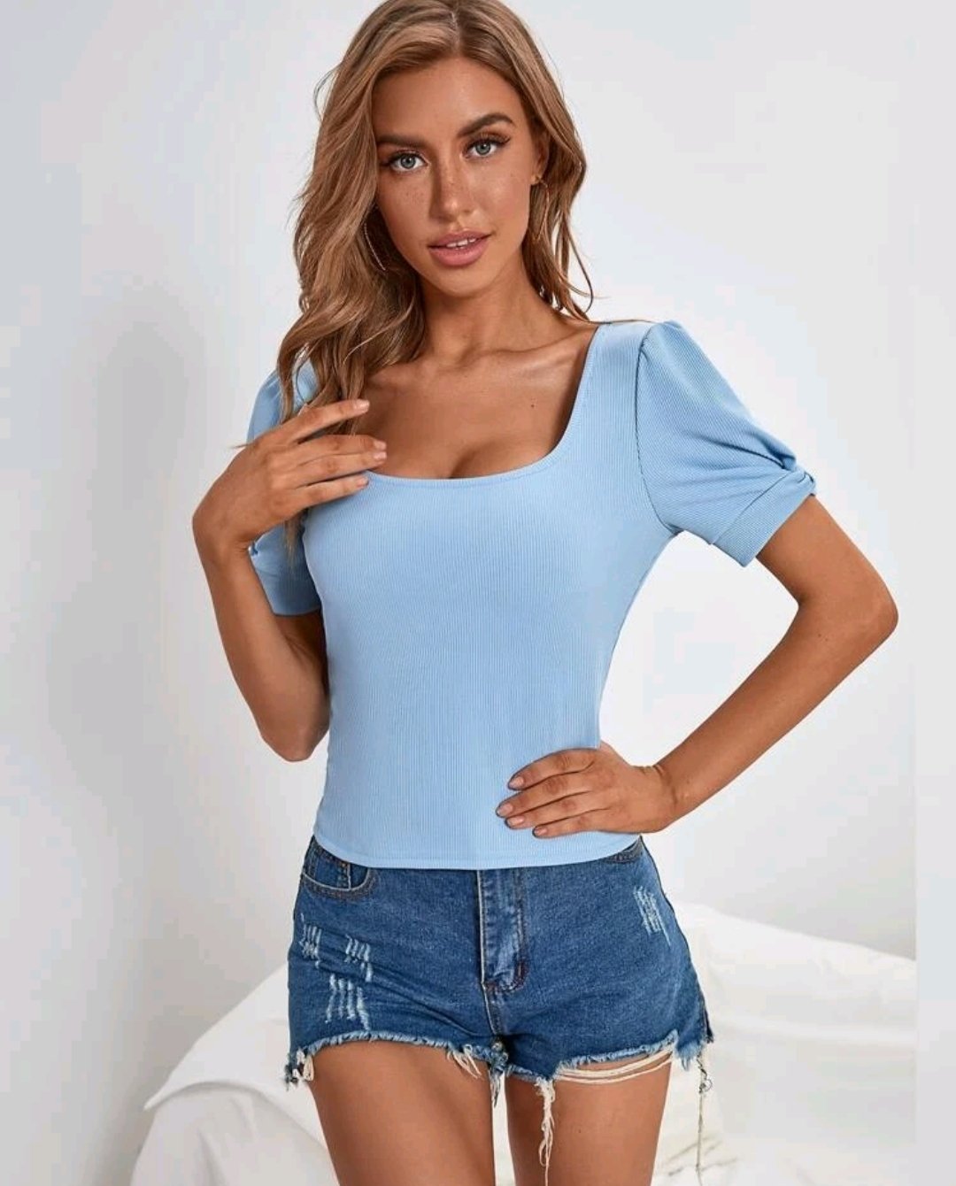 Solid Scoop Neck Puff Sleeve Tee - Image 5