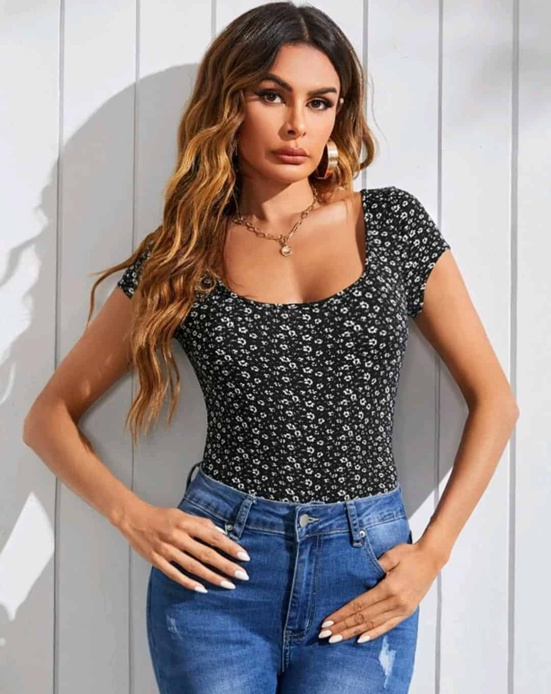 SHEIN Ditsy Floral Scoop Neck Tee