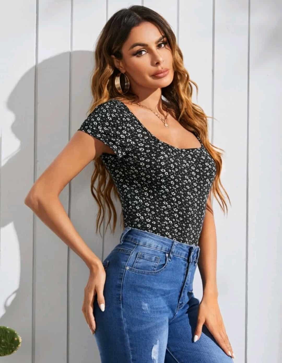 SHEIN Ditsy Floral Scoop Neck Tee - Image 2