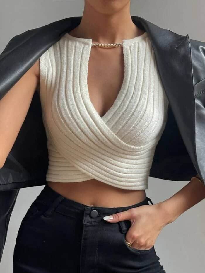 SHEIN BAE 1pc Crossover Chain Detail Crop Knit Top