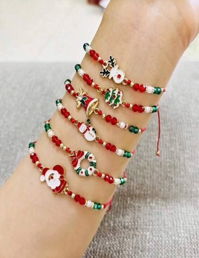 6pcs Set Lovely Santa Claus, Reindeer, Wreath, Snowman, Jingle Bell, Christmas Tree Charm Bracelets