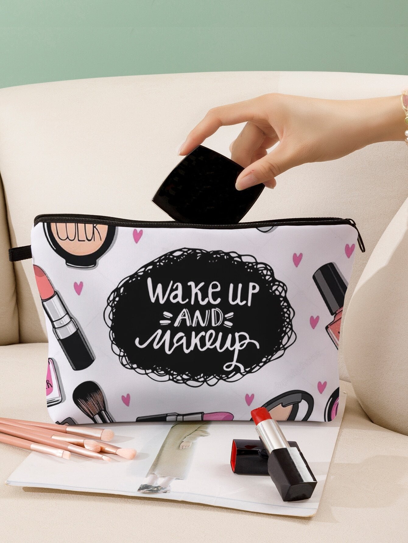 Cosmetic & Letter Graphic Zipper Makeup Bag