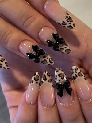 24pcs Medium Almond Shaped Press-On Nails